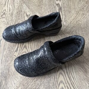 BOC Peggy Clogs Womens 9W Black Tooled Leather Textured Paisley Slip On Classic